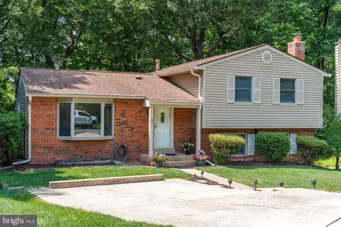 Exterior - 6204 Erman Ct, Burke, VA 22015 photo 4 of 6