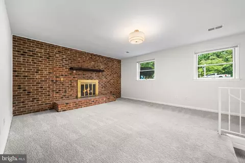 Living - 6204 Erman Ct, Burke, VA 22015 photo 6 of 6