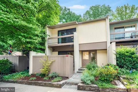 11637 Newbridge Ct, Reston, VA 20191