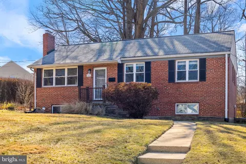 7011 Murray Ln, Annandale, VA 22003