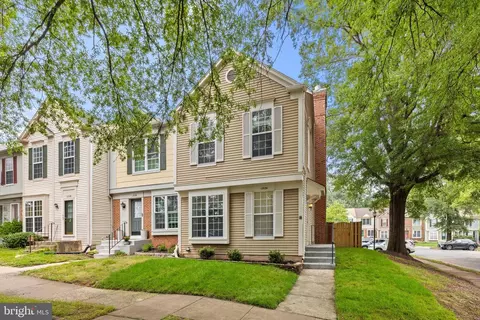 12124 Wedgeway Pl, Fairfax, VA 22033