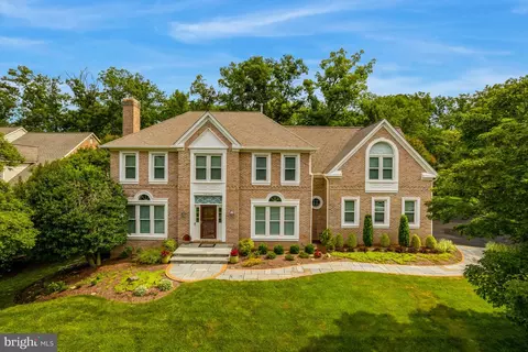 12722 Pond Crest Ln, Herndon, VA 20171