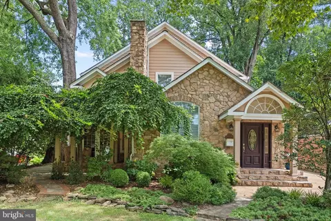2131 Grayson Pl, Falls Church, VA 22043