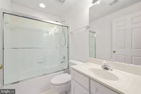 Bath - 6405 Bridge Creek Ct, Springfield, VA 22152 photo 5 of 5