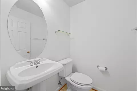 Entry Way - 6405 Bridge Creek Ct, Springfield, VA 22152 photo 2 of 3