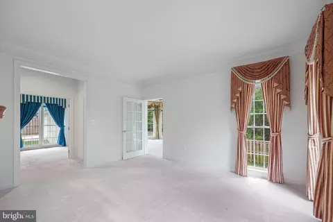 Living - 6405 Bridge Creek Ct, Springfield, VA 22152 photo 4 of 6