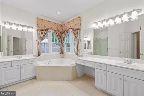 Bath - 6405 Bridge Creek Ct, Springfield, VA 22152 photo 1 of 5