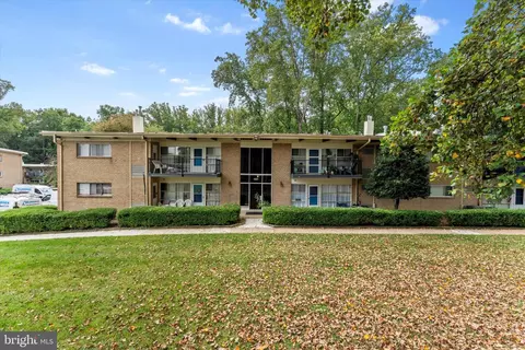 4921 Americana Dr #203, Annandale, VA 22003