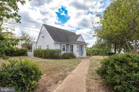 6115 Bangor Dr, Alexandria, VA 22303