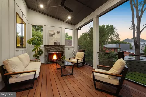 Exterior - 1730 Barbee St, Mclean, VA 22101 photo 4 of 8