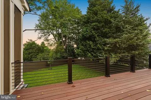 Exterior - 1730 Barbee St, Mclean, VA 22101 photo 6 of 8