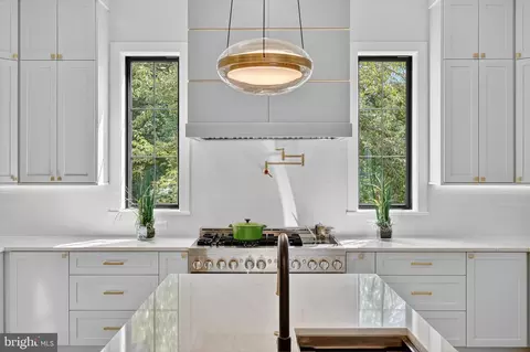 Kitchen - 1730 Barbee St, Mclean, VA 22101 photo 7 of 9