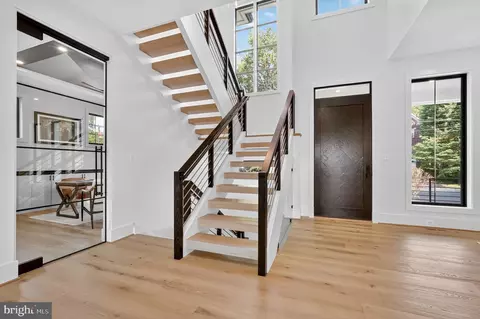 Entry Way - 1730 Barbee St, Mclean, VA 22101 photo 2 of 11