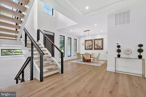Entry Way - 1730 Barbee St, Mclean, VA 22101 photo 6 of 11