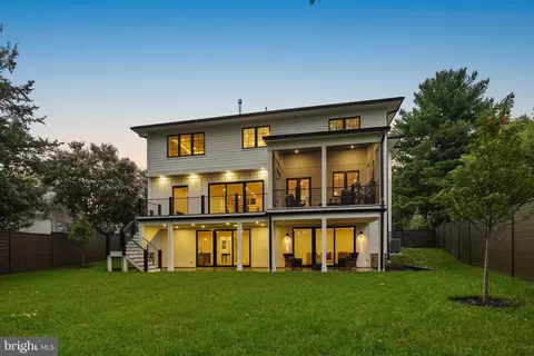 Exterior - 1730 Barbee St, Mclean, VA 22101 photo 7 of 8