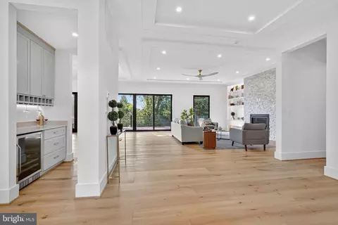 Entry Way - 1730 Barbee St, Mclean, VA 22101 photo 3 of 11