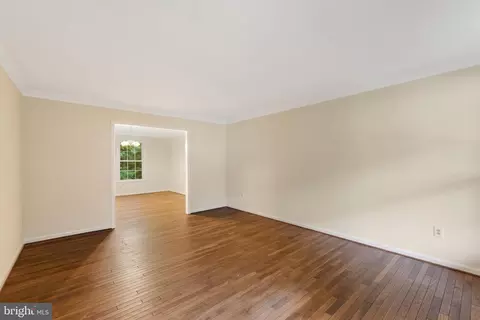 Living - 9509 Leathersmith Ct, Burke, VA 22015 photo 1 of 6