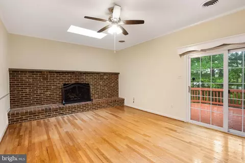 Living - 9509 Leathersmith Ct, Burke, VA 22015 photo 4 of 6