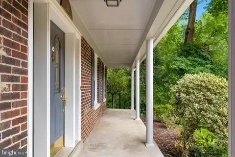 Exterior - 9509 Leathersmith Ct, Burke, VA 22015 photo 2 of 4