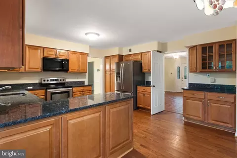 Kitchen - 9509 Leathersmith Ct, Burke, VA 22015 photo 2 of 3