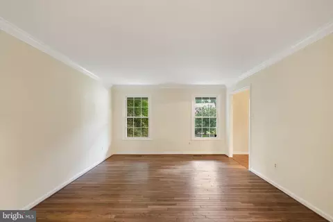 Living - 9509 Leathersmith Ct, Burke, VA 22015 photo 2 of 6