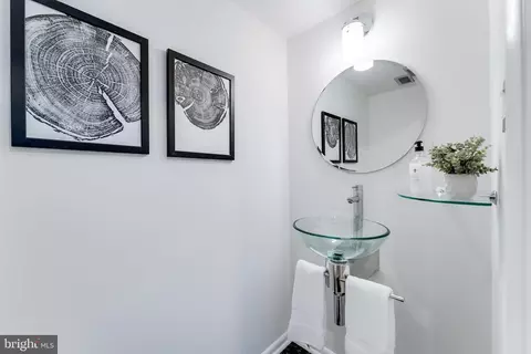 Bath - 11205 Wedge Dr, Reston, VA 20190 photo 1 of 4
