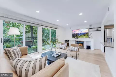 Living - 11205 Wedge Dr, Reston, VA 20190 photo 2 of 5