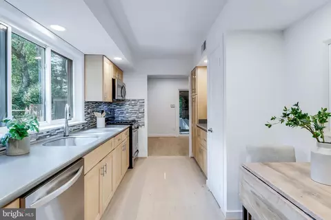 Kitchen - 11205 Wedge Dr, Reston, VA 20190 photo 4 of 5