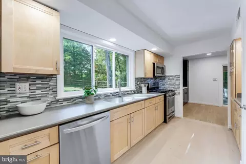 Kitchen - 11205 Wedge Dr, Reston, VA 20190 photo 5 of 5