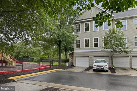 13371 T Connor Dr #T, Centreville, VA 20120