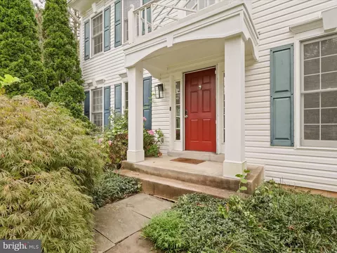 Exterior - 6201 Cardinal Brook Ct, Springfield, VA 22152 photo 8 of 11