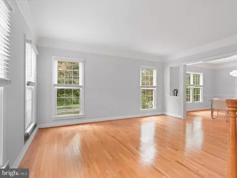 Living - 6201 Cardinal Brook Ct, Springfield, VA 22152 photo 3 of 6