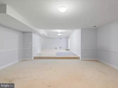 Living - 6201 Cardinal Brook Ct, Springfield, VA 22152 photo 6 of 6