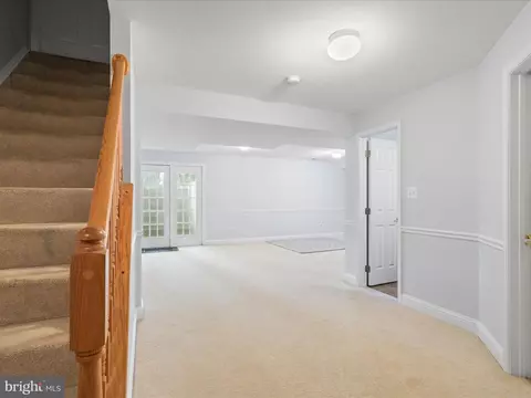 Entry Way - 6201 Cardinal Brook Ct, Springfield, VA 22152 photo 8 of 8