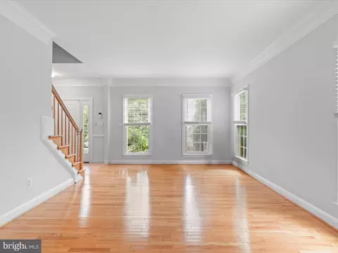 Living - 6201 Cardinal Brook Ct, Springfield, VA 22152 photo 1 of 6