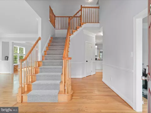 Entry Way - 6201 Cardinal Brook Ct, Springfield, VA 22152 photo 3 of 8