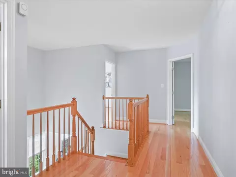 Entry Way - 6201 Cardinal Brook Ct, Springfield, VA 22152 photo 6 of 8