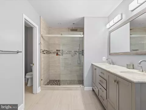 Bath - 6201 Cardinal Brook Ct, Springfield, VA 22152 photo 3 of 7