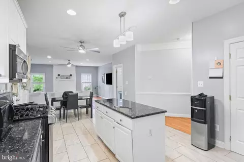 Entry Way - 6201 Cardinal Brook Ct, Springfield, VA 22152 photo 1 of 8