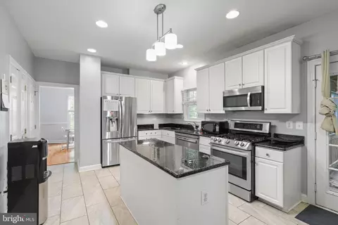 Kitchen - 6201 Cardinal Brook Ct, Springfield, VA 22152 photo 1 of 2