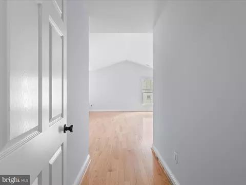 Entry Way - 6201 Cardinal Brook Ct, Springfield, VA 22152 photo 7 of 8
