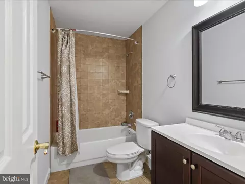 Bath - 6201 Cardinal Brook Ct, Springfield, VA 22152 photo 7 of 7