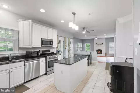 Kitchen - 6201 Cardinal Brook Ct, Springfield, VA 22152 photo 2 of 2