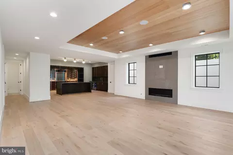 Living - 5950 Woodacre Ct, Mclean, VA 22101 photo 3 of 4