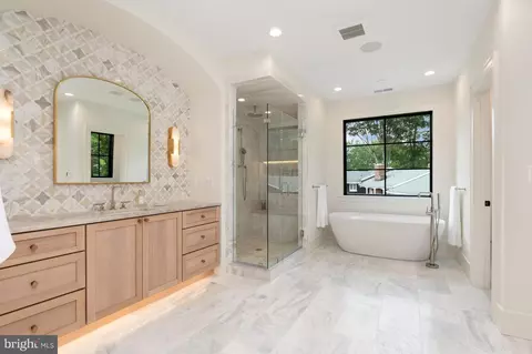 Bath - 5950 Woodacre Ct, Mclean, VA 22101 photo 1 of 1