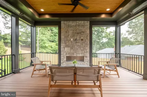 Exterior - 5950 Woodacre Ct, Mclean, VA 22101 photo 3 of 5