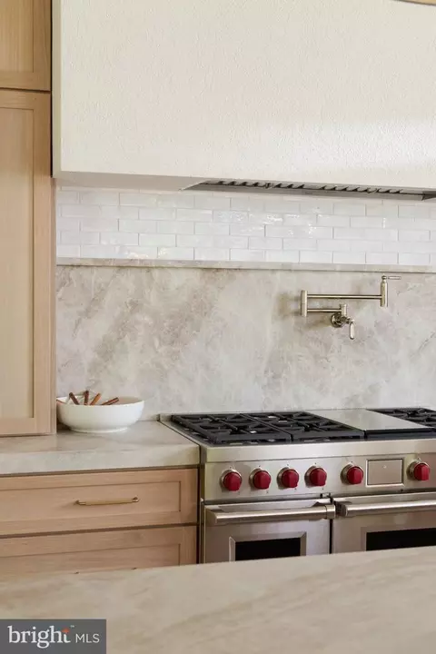 Kitchen - 5950 Woodacre Ct, Mclean, VA 22101 photo 5 of 7