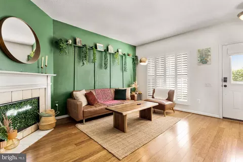 7100 Strawn Ct, Alexandria, VA 22306