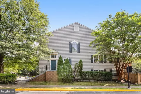 2964 Kildare Ln, Fairfax, VA 22031