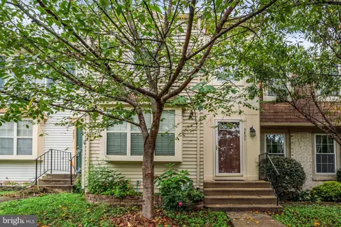 5809 Waterdale Ct, Centreville, VA 20121